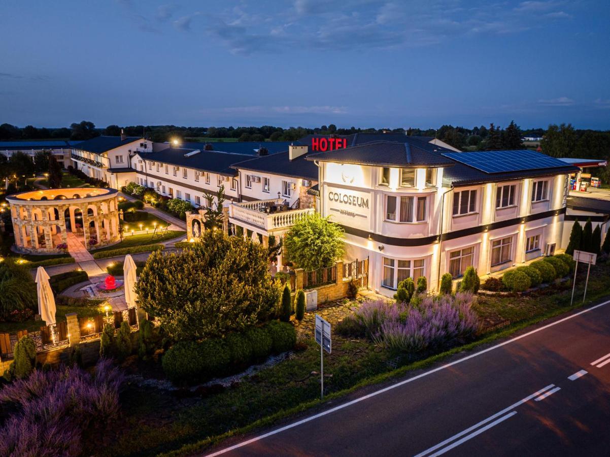 Hotel Coloseum Jarosław Buitenkant foto