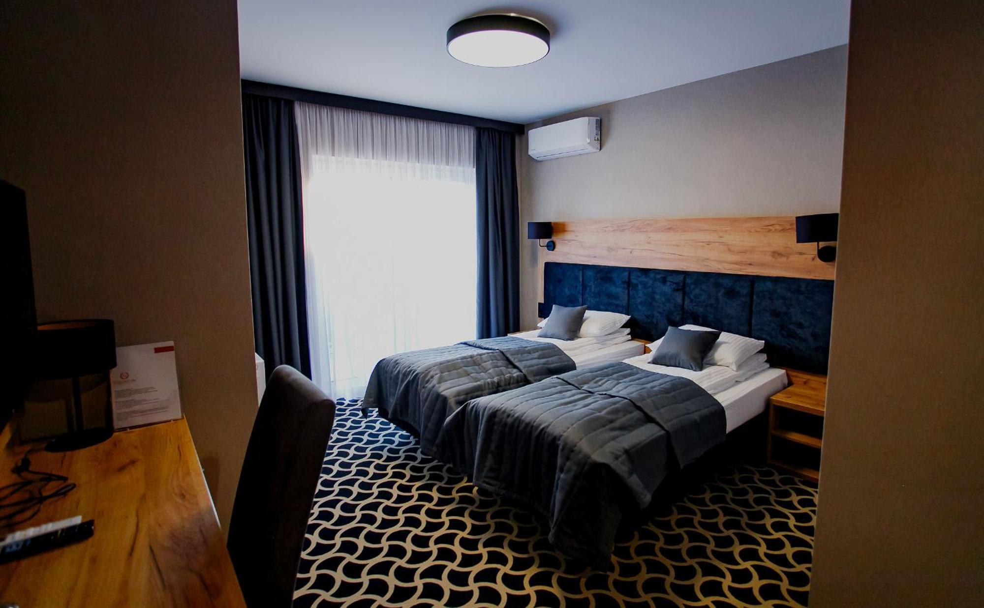 Hotel Coloseum Jarosław Buitenkant foto