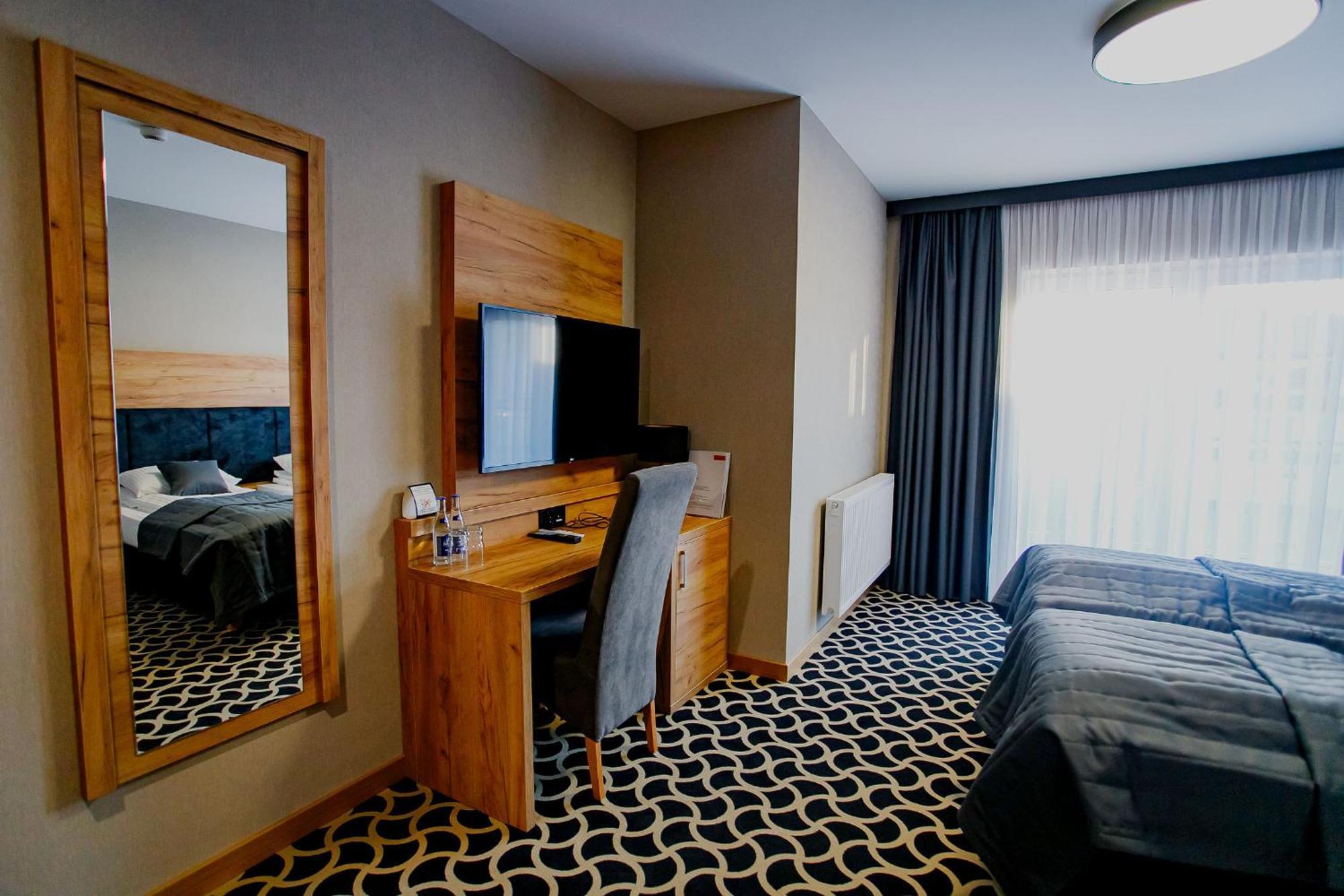 Hotel Coloseum Jarosław Buitenkant foto