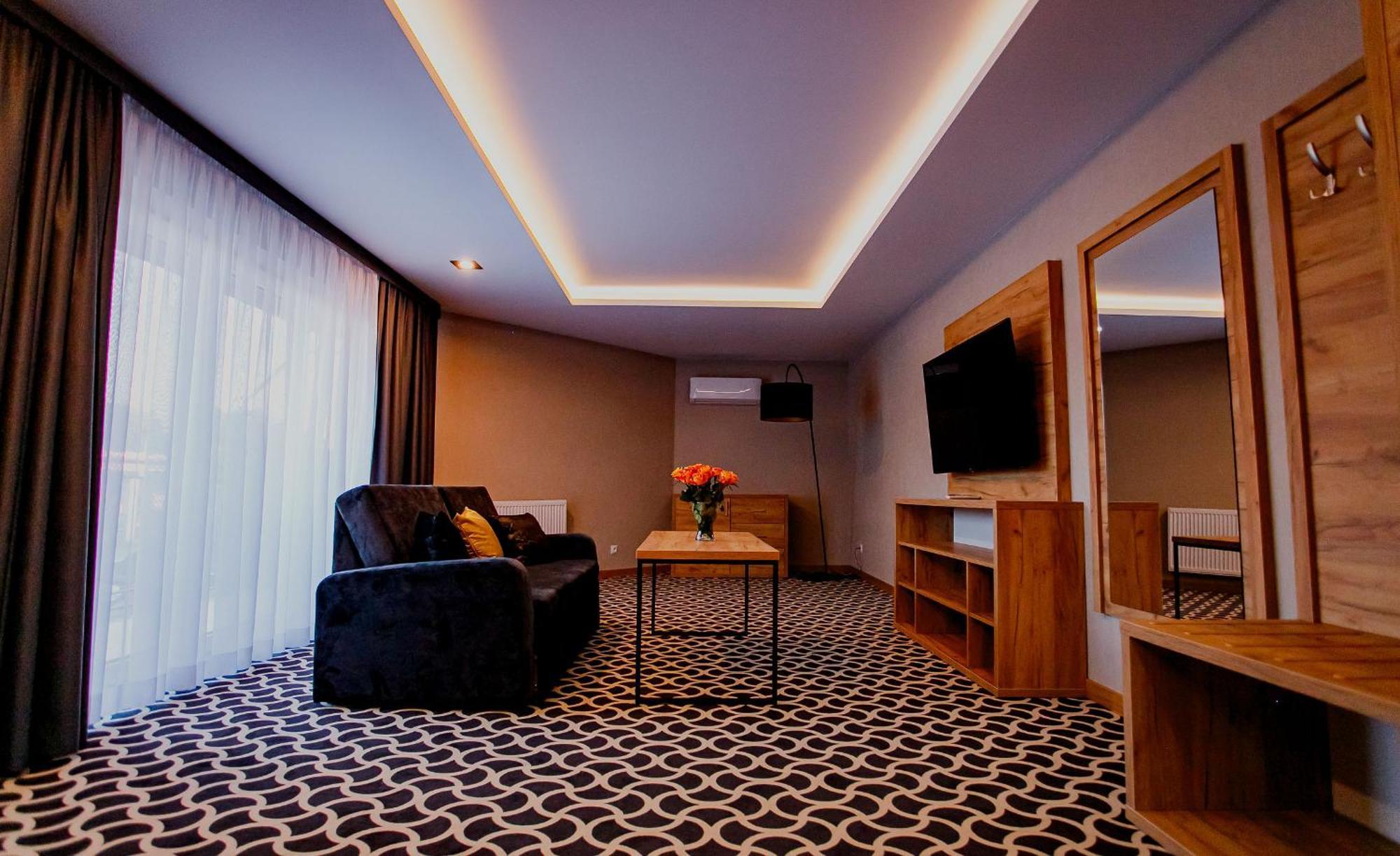 Hotel Coloseum Jarosław Buitenkant foto