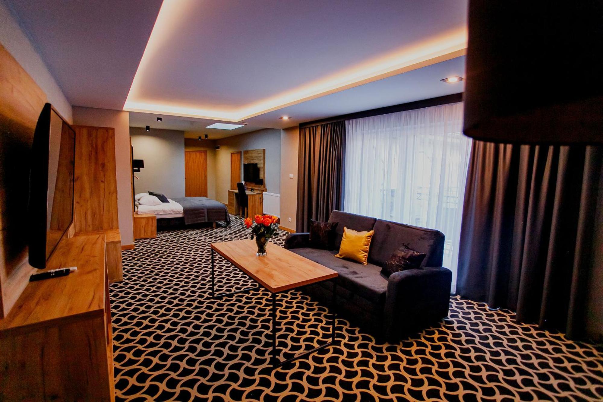 Hotel Coloseum Jarosław Buitenkant foto