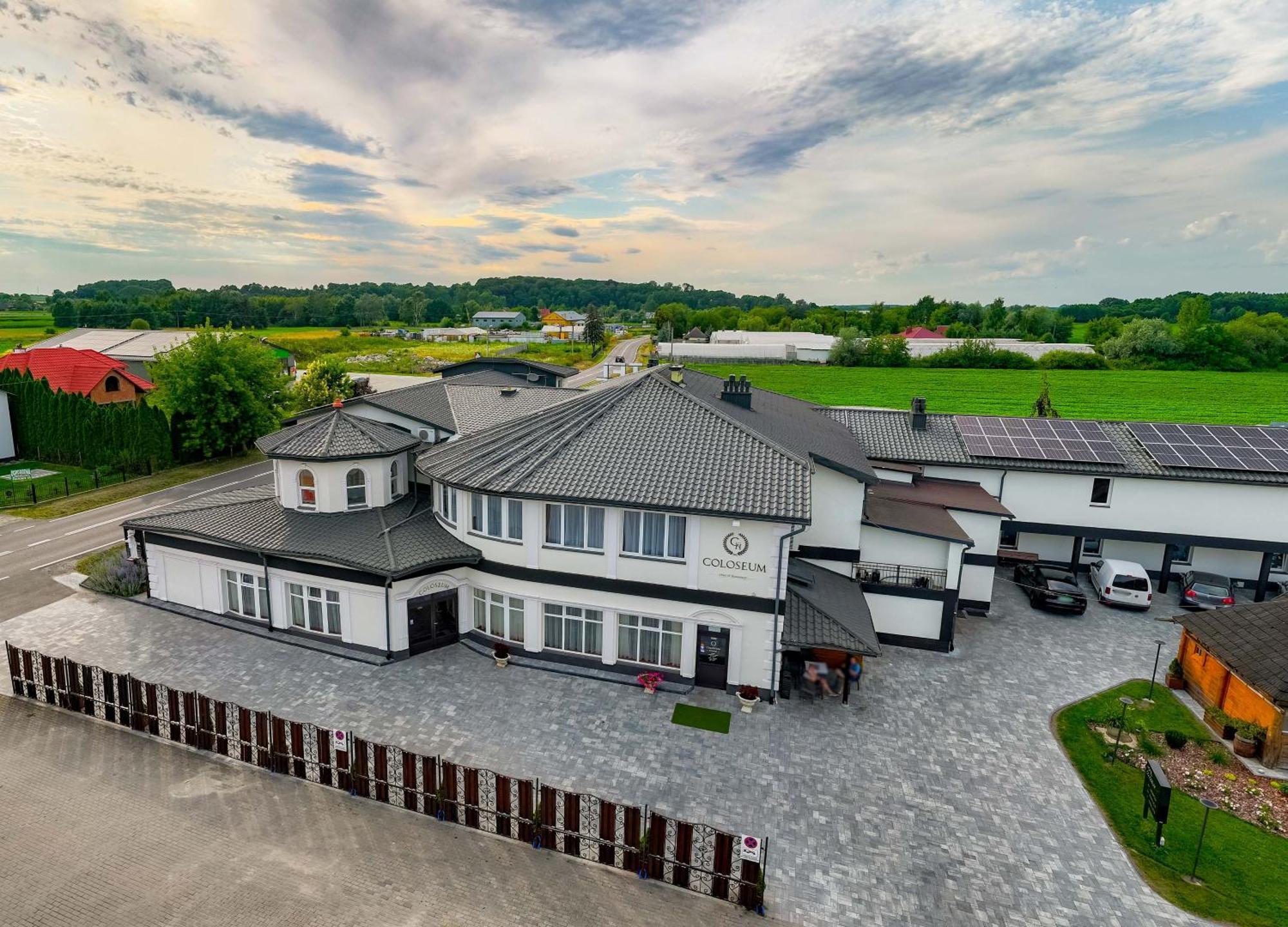 Hotel Coloseum Jarosław Buitenkant foto