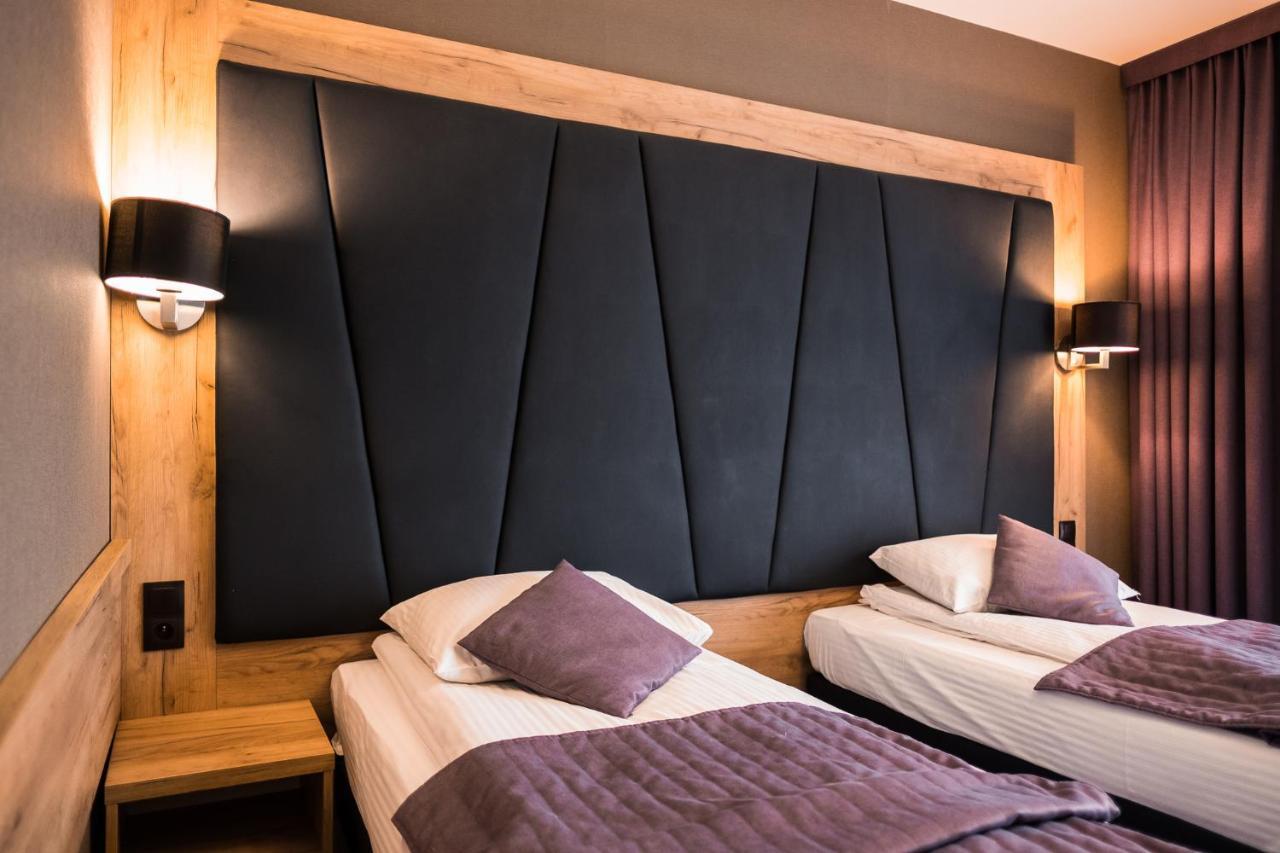 Hotel Coloseum Jarosław Buitenkant foto