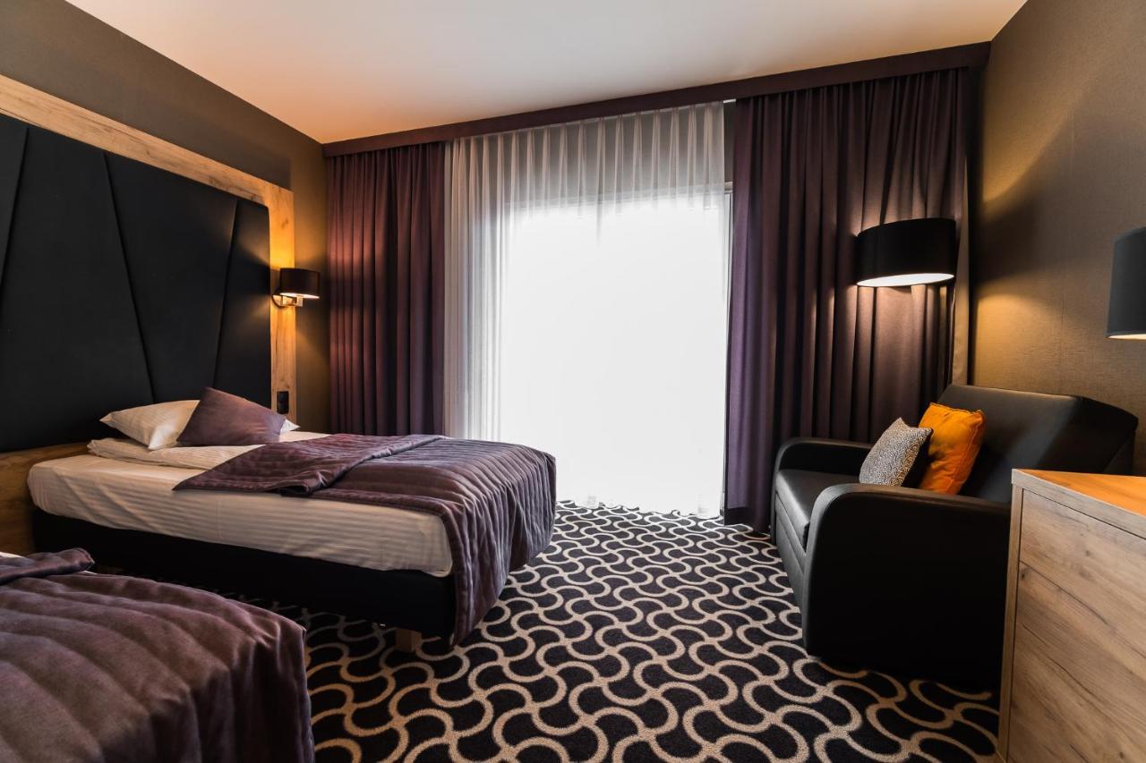 Hotel Coloseum Jarosław Buitenkant foto