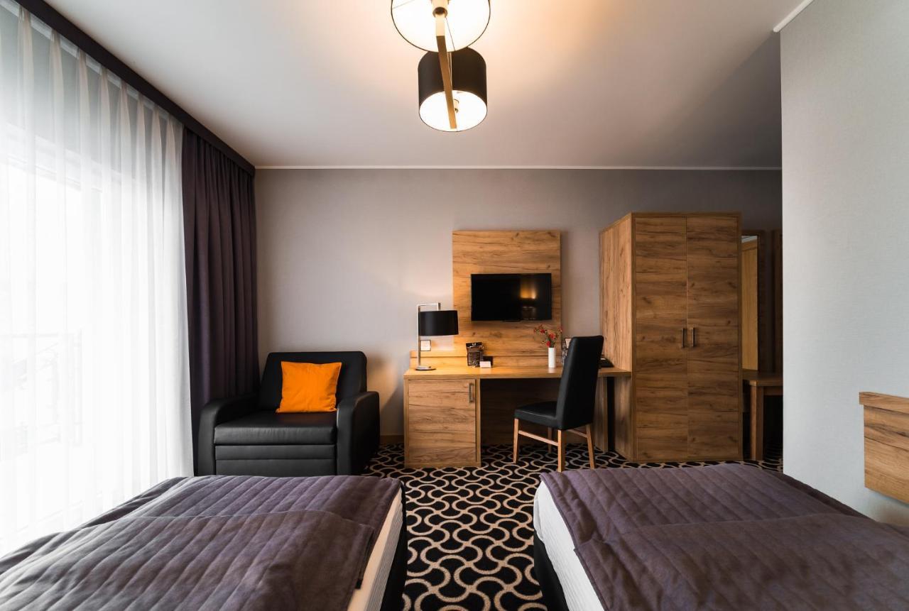 Hotel Coloseum Jarosław Buitenkant foto
